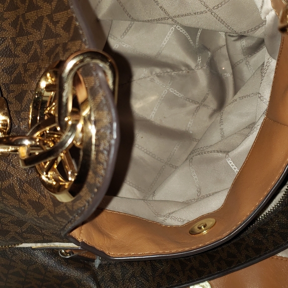 Michael Kors Lillie LG Chain Shoulder Bag - Picture 7 of 7